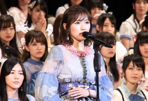 渡邊麻友於2017年離開AKB48。（圖／翻攝自推特）