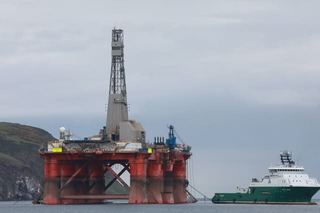 Protesters on oil rig