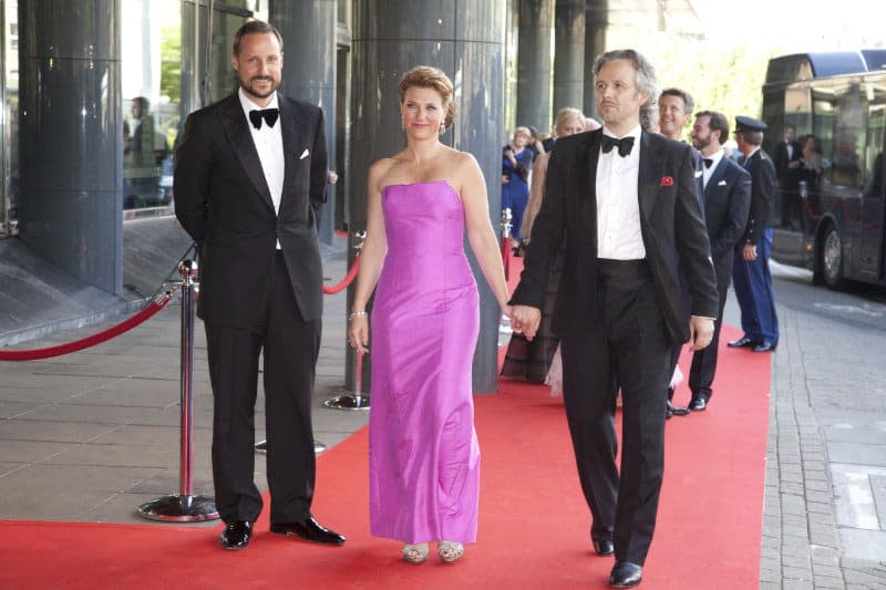 Haakon de Nourega con la princesa Marta Luisa y Ari Behn