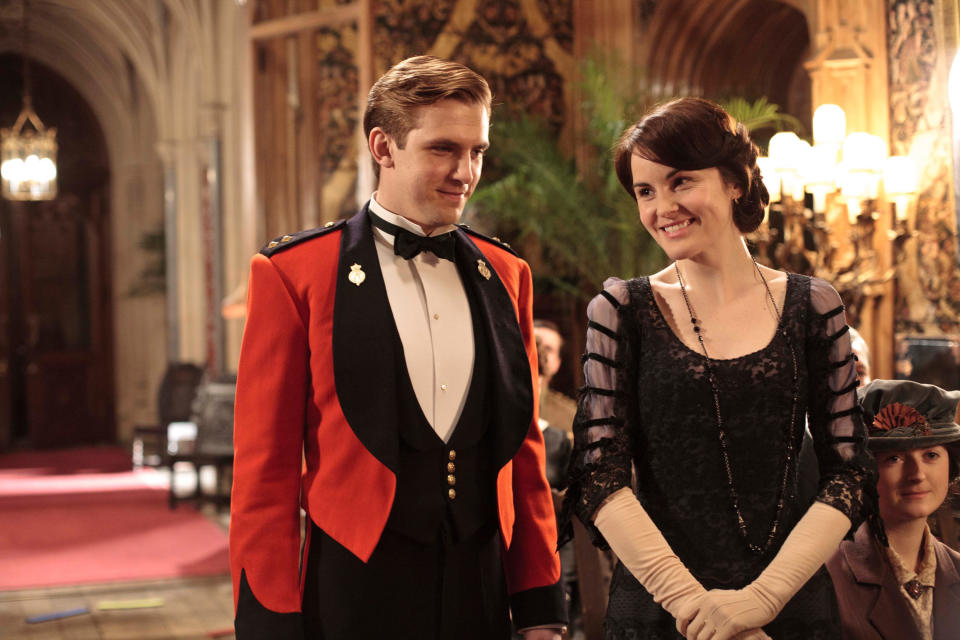 DOWNTON ABBEY, (from left): Dan Stevens, Michelle Dockery, 'Episode 2.1', (Season 2, aired Sept. 18, 2011), 2010