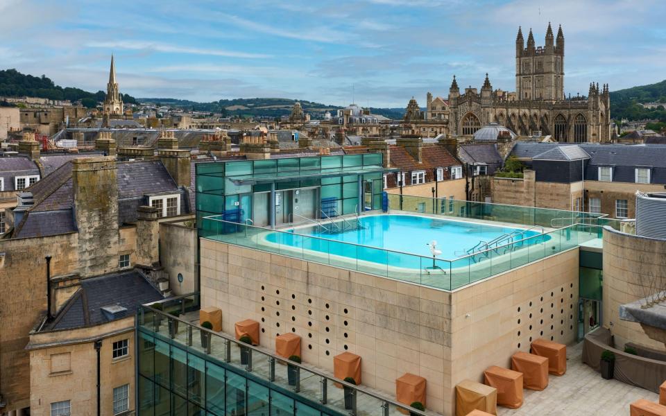  Thermae Bath Spa outdoor pools UK - Alamy