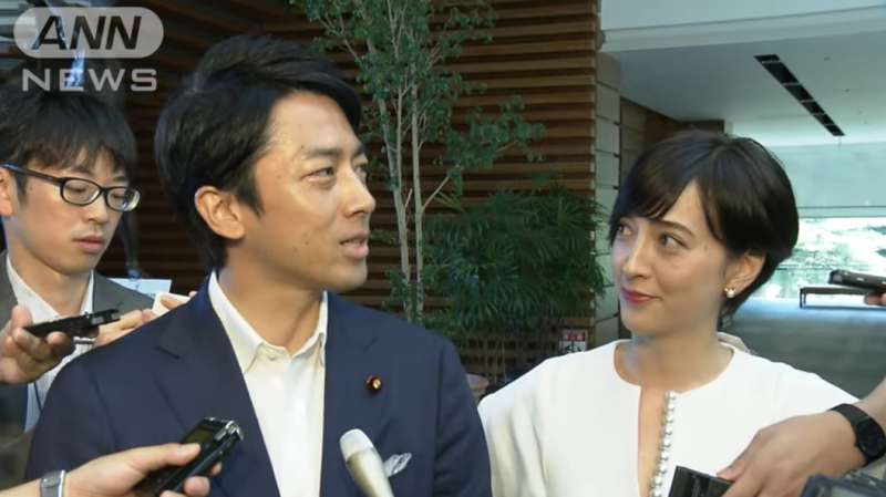 20190815-日本前首相小泉純一郎次子、國會眾議院議員小泉進次郎7日宣布，將與日法混血藝人、人氣女主播瀧川雅美結婚。（截圖自ANN NEWS@youtube）