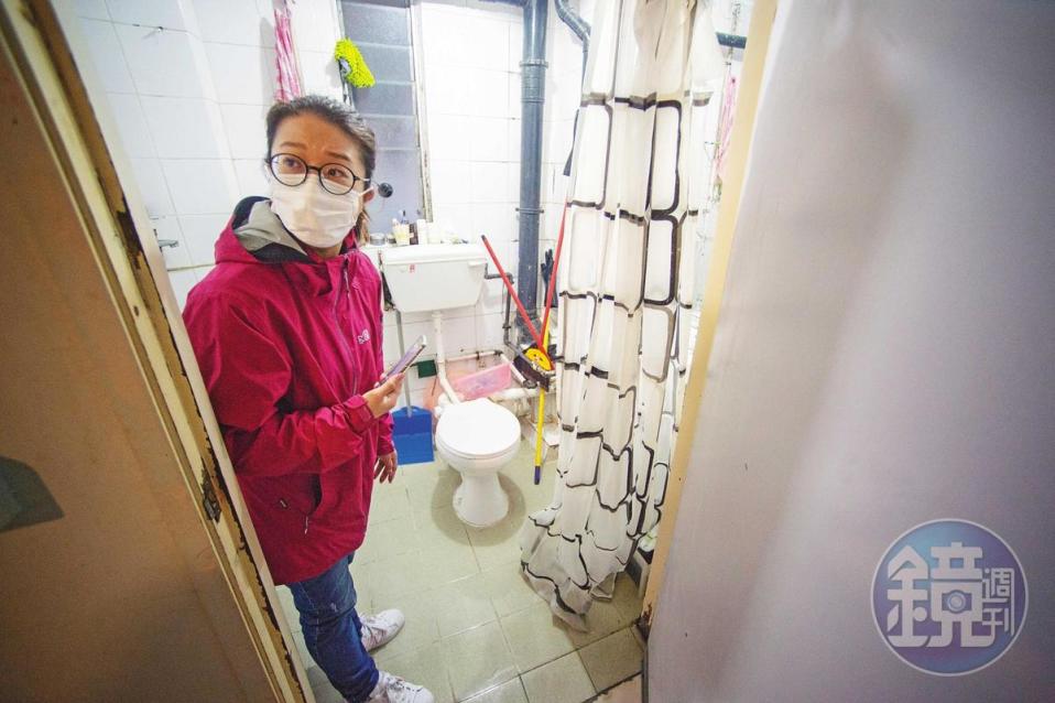 香港房屋的洗手檯水管與糞管聯通，疑是病菌傳染重要途徑。17年前SARS爆發時，建築界呼籲修改相關法規，但沒有落實。