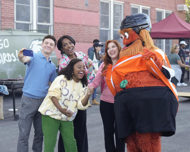 Philadelphia Flyers Mascot Gritty Stirred Up Trouble on Abbott Elementary  Season 2 Premiere
