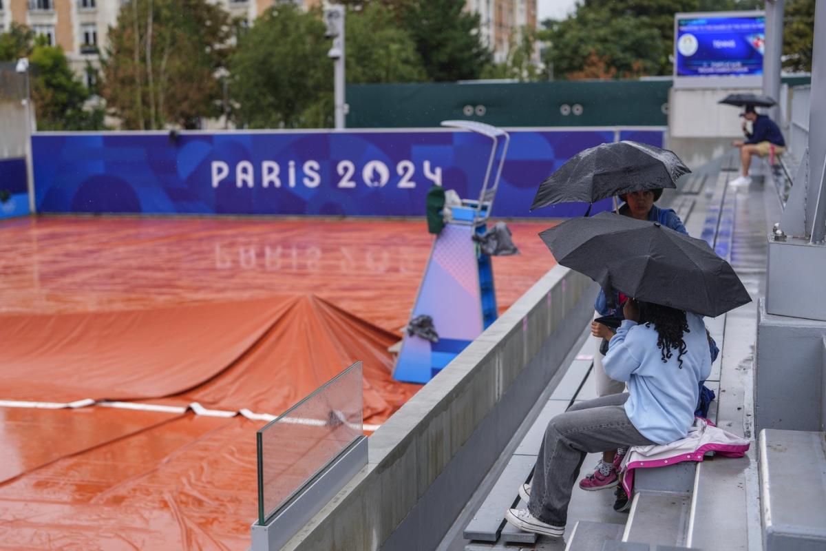 First round of Olympics tennis events pushed to Sunday amid rain