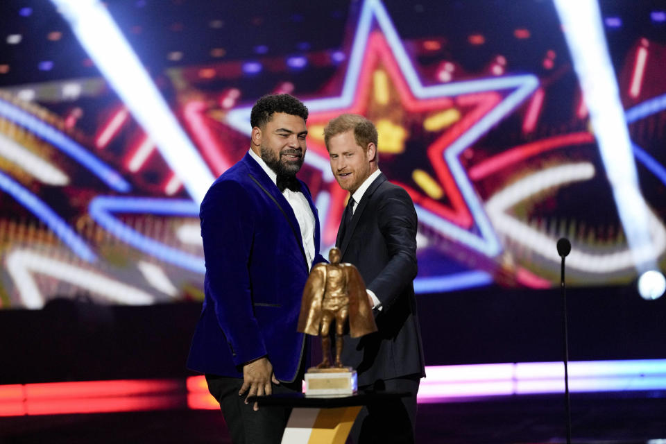 Cameron Heyward a reçu le prix Walter Payton NFL Man of the Year