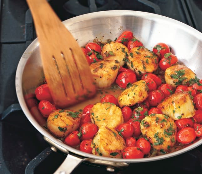 Sautéed Scallops with Cherry Tomatoes, Green Onions, and Parsley