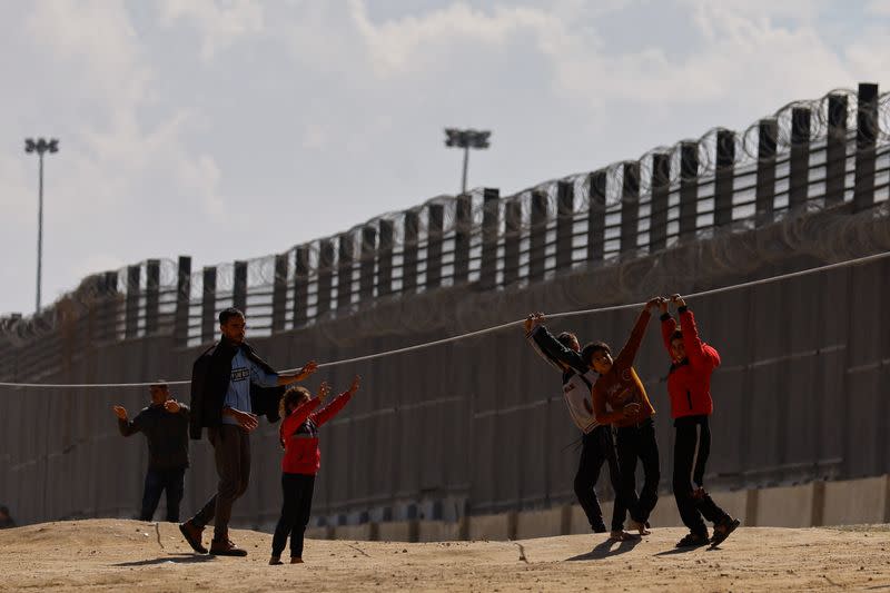 Displaced Palestinians who fled their houses due to Israeli strikes take shelter at the border with Egypt