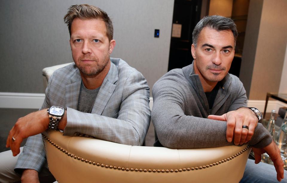 David Leitch sitting next to Chad Stahelski in a hotel room