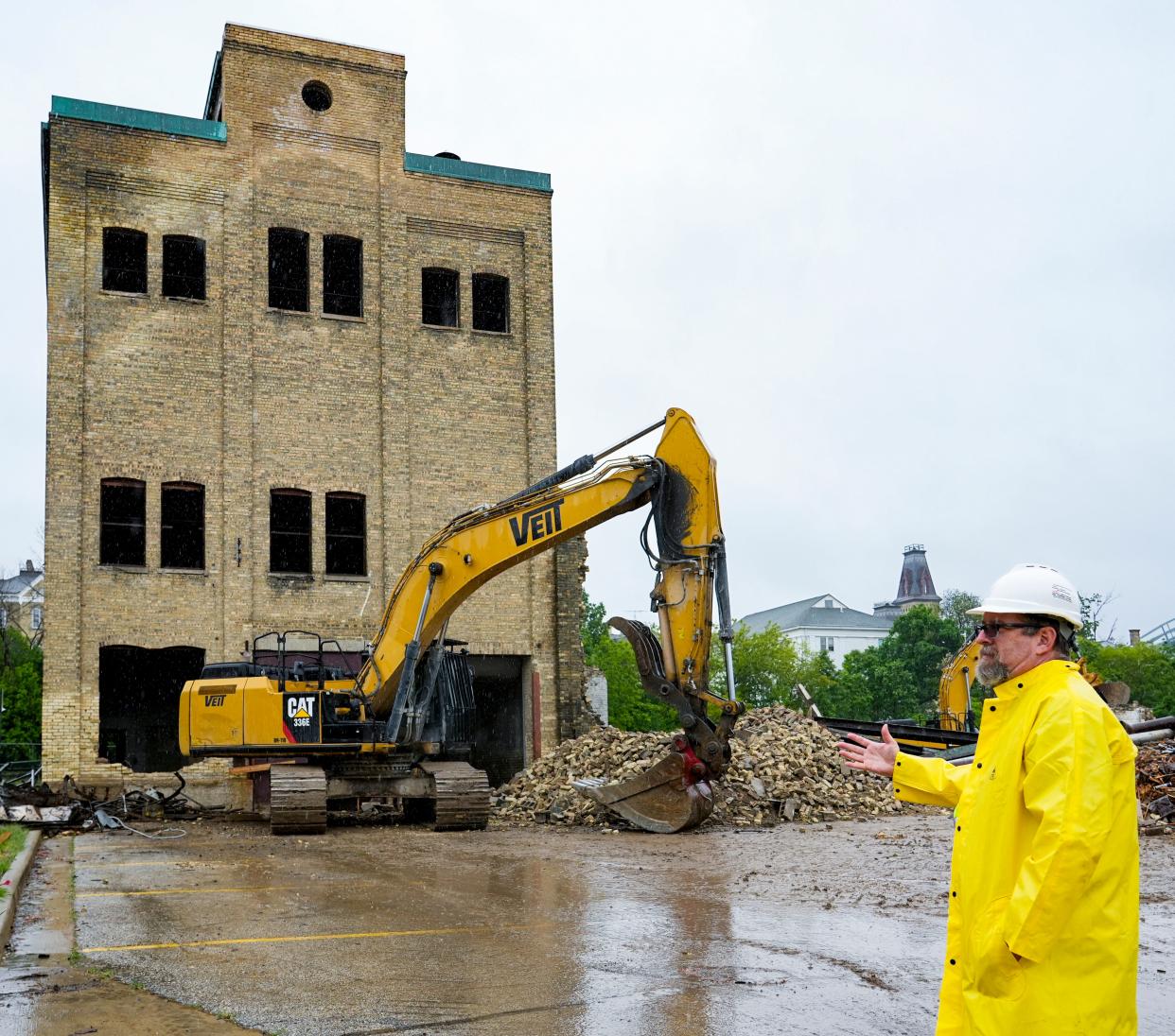 Scott Ladwig, engineering technician at the VA Medical Center, said the goal in taking down the old power plant on the site is to save about 1,500 Cream City bricks for use elsewhere.