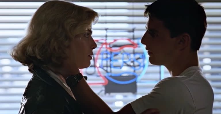 Kelly McGillis y Tom Cruise en una escena de Top Gun filmada especialmente para destacar la canción interpretada por Berlin dentro del film