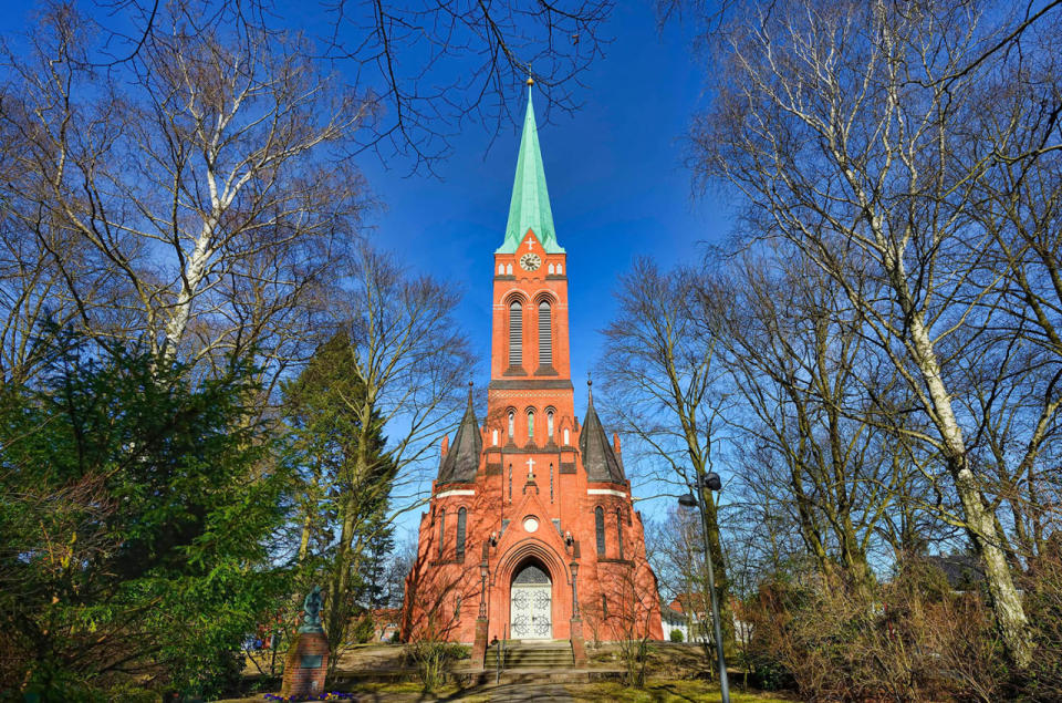 Platz 8: In schwierigen Zeiten wenden sich die Menschen wieder der Kirche zu. Sie landet im “Global Trust Report 2017” mit 40 Prozent noch vor Regierung und Internet. (Bild-Copyright: ddp images)