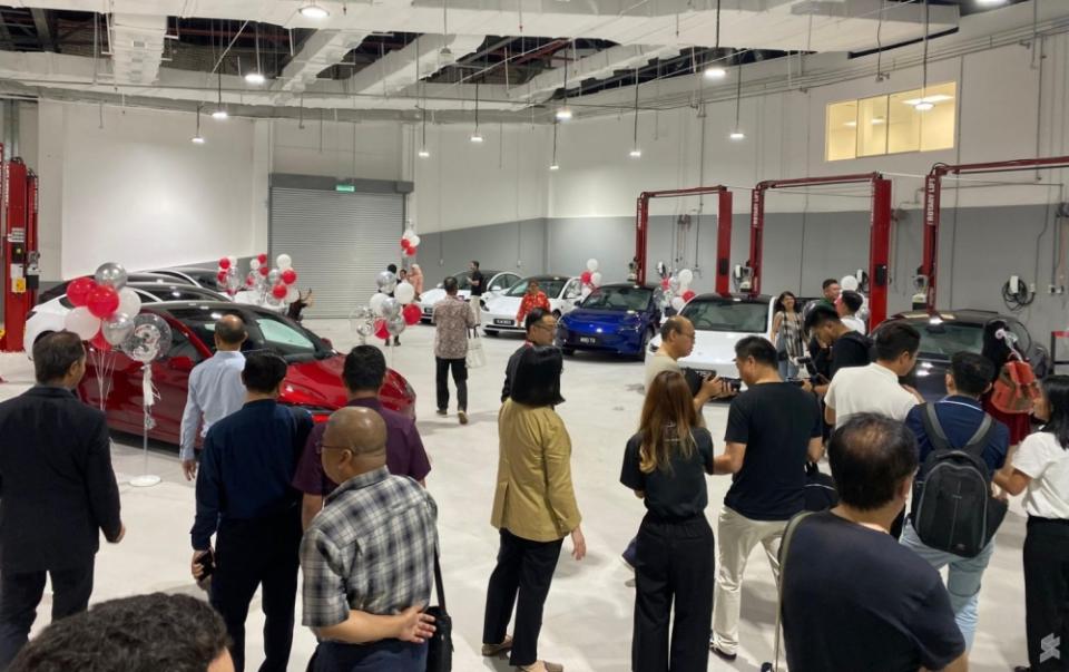 Tesla Model 3 owners given a tour of Tesla Service Centre in Cyberjaya. ― SoyaCincau pic