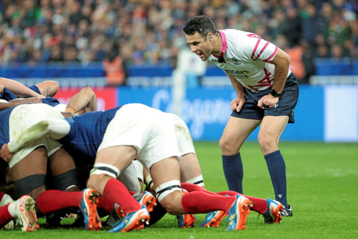 L'arbitre Ben O'Keeffe est sous le feu des critiques du côté français depuis la défaite des Bleus en quart de finale de la Coupe du monde de rugby, dimanche soir face à l'Afrique du Sud.  - Credit:JEAN CATUFFE / Jean Catuffe / DPPI via AFP