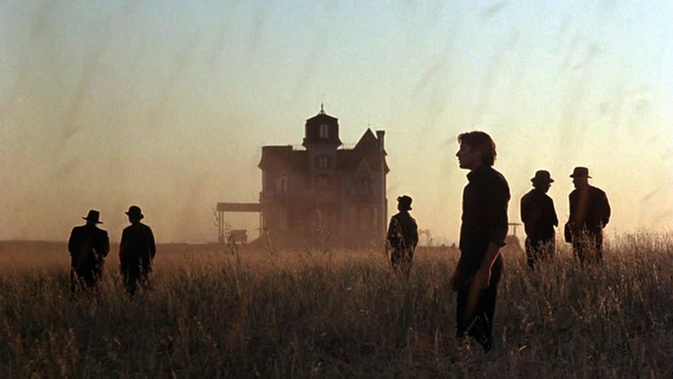 "Days of Heaven" (1978), where Jack Fisk designed a house on location in Alberta, Canada, standing in for Texas in the film. - Photo 12/Alamy Stock Photo