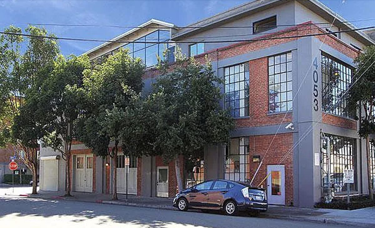 Nima Momeni owns an apartment in this building in Emeryville, California, property records show (Zillow)