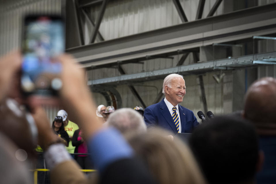 El presidente Joe Biden comenta sobre su plan económico, en Ingeteam, Inc., en Milwaukee, el martes 15 de agosto de 2023. (Pete Marovich/The New York Times)