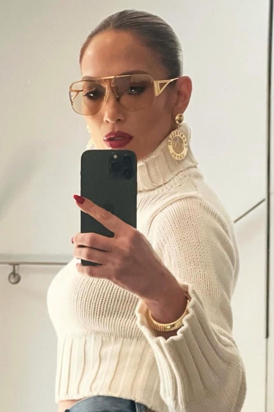 Jennifer Lopez's Girls' Night Out Look Is Surprisingly Low-Key