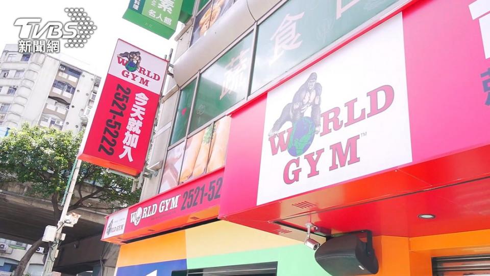 北市曝1確診足跡，WORLD GYM長春店進行清消。（圖／TVBS資料畫面）