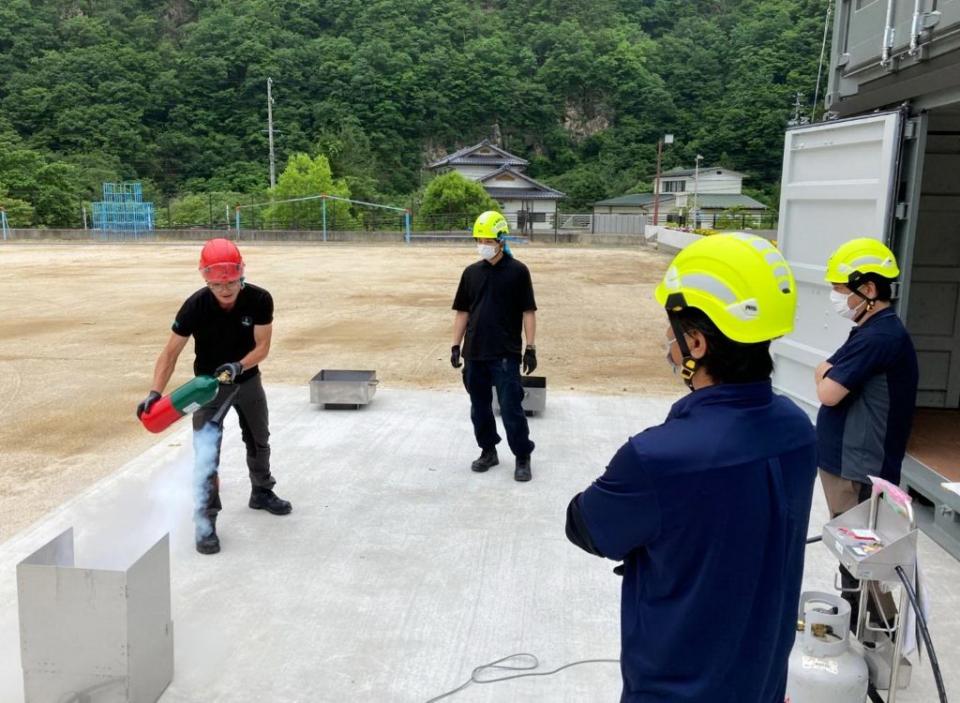 台灣風能訓練公司在台中港區域建置風能訓練中心的基礎技術訓練課程。（記者陳金龍翻攝）