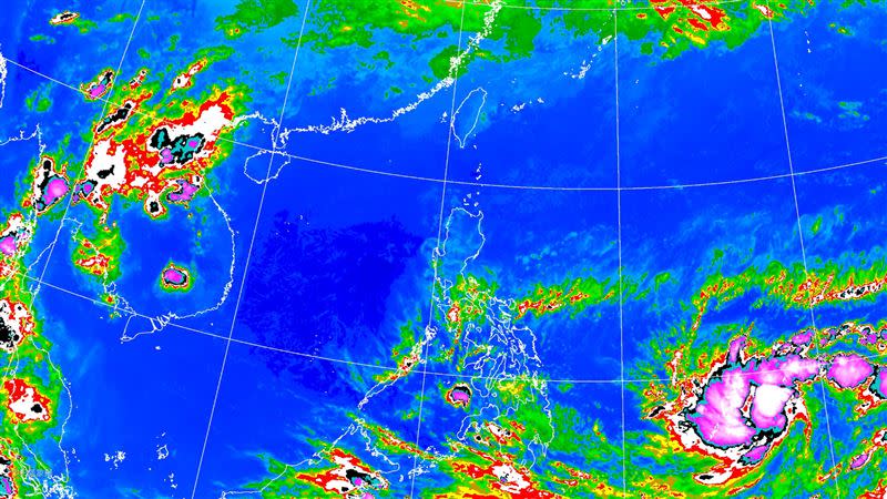 於菲律賓東南方海面的熱帶低壓目前以時速6公里速度，向西北西移動，預測在菲律賓東方海面北轉後再往東北方移動機率較高，直接影響台灣機率較低。（圖／翻攝自中央氣象局）
