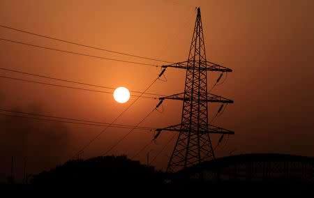 The sun sets behind a power transmission line in Rawalpindi, Pakistan, October 3, 2016. REUTERS/Faisal Mahmood