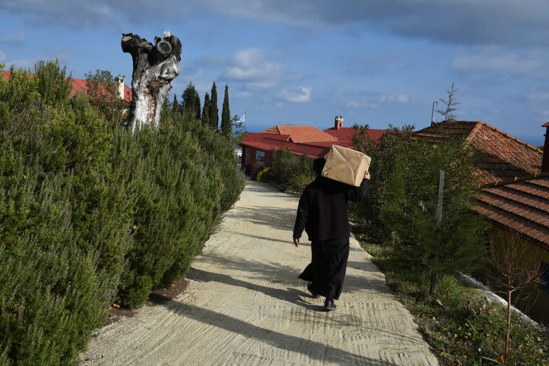 Vaccinations against the coronavirus disease (COVID-19) on the monastic community of Mount Athos