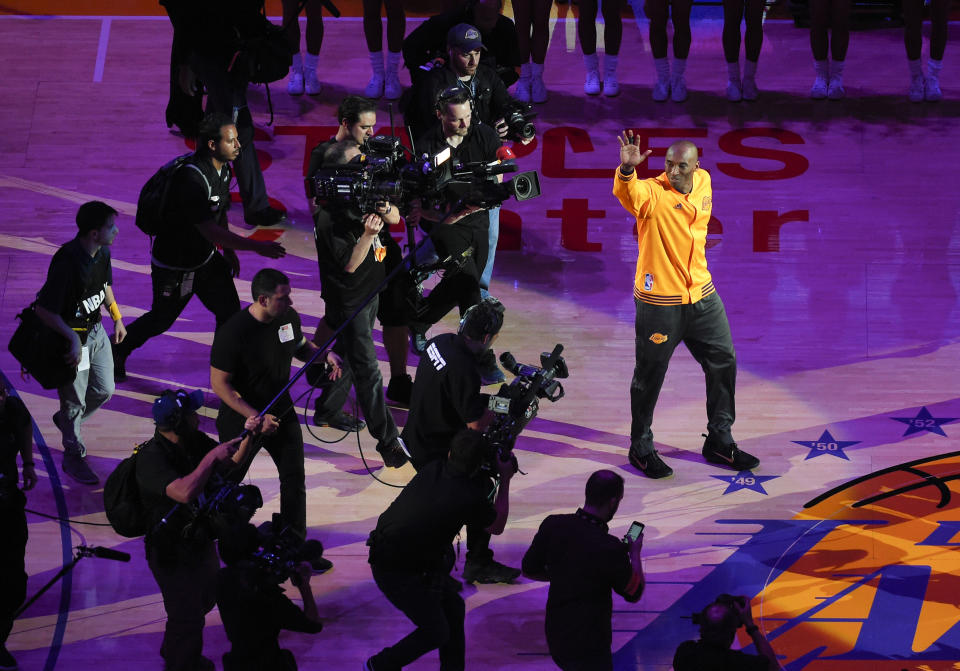 Los Angeles Lakers forward Kobe Bryant waves to the crowd during a ceremony before Bryant's last NBA basketball game, against the Utah Jazz, Wednesday, April 13, 2016, in Los Angeles. (AP Photo/Mark J. Terrill)