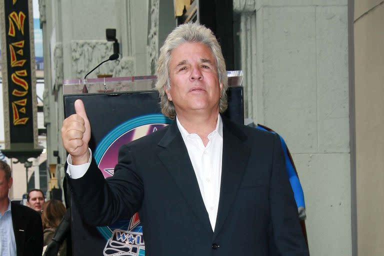 Jon Peters durante la adjudicación de su estrella en el Paseo de la Fama de Hollywood