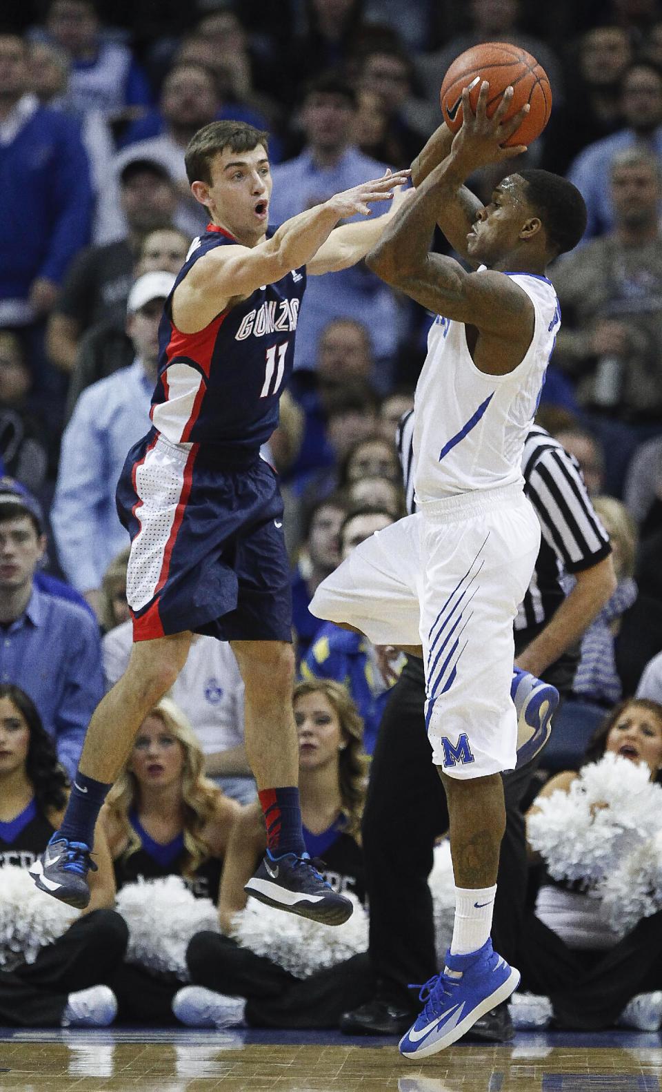 Gonzaga guard David Stockton (11) tries to block a shot by Memphis guard Joe Jackson (1) in the first half of an NCAA college basketball game, Saturday, Feb. 8, 2014, in Memphis, Tenn. (AP Photo/Lance Murphey)