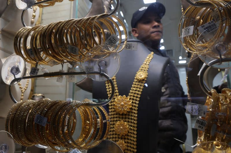 FILE PHOTO: Gold price soars in Egypt as local currency weakens