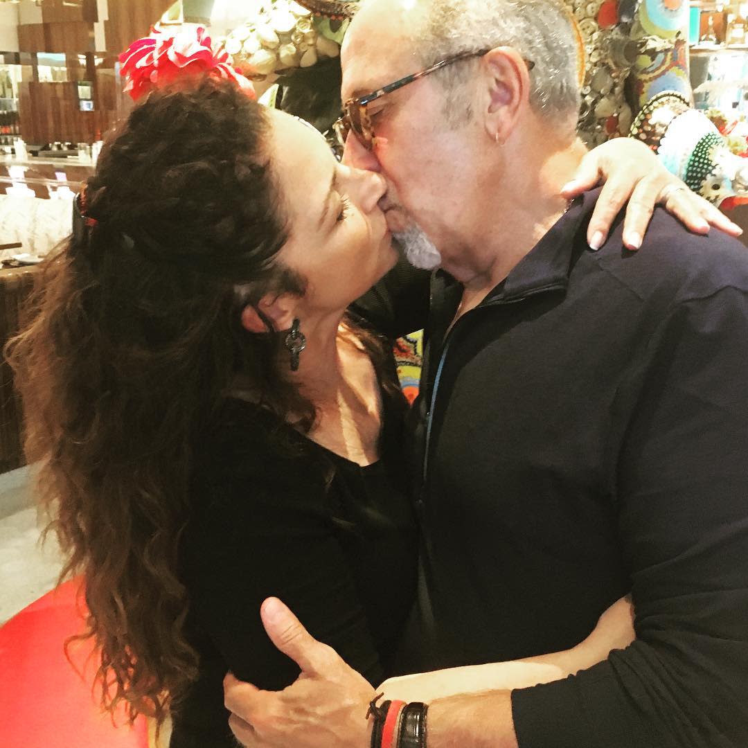 Gloria y Emilio Estefan festejaron sus 42 años de haberse dado su primer beso. <a href="https://www.instagram.com/gloriaestefan/?hl=en" rel="nofollow noopener" target="_blank" data-ylk="slk:Foto: Gloria Estefan/Instagram;elm:context_link;itc:0;sec:content-canvas" class="link ">Foto: Gloria Estefan/Instagram</a>