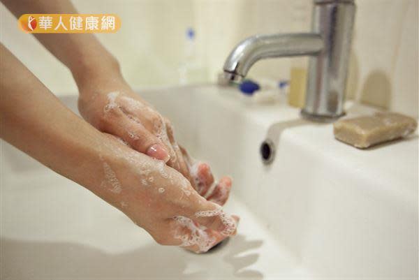 黴漿菌目前沒有有效的疫苗可預防，最好的防治之道是勤洗手和戴口罩。