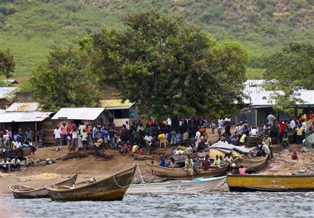 A general view shows the landing site where retrieved bodies are gathered after a boat carrying mostly Congolese refugees capsized at the shores of Lake Albert during rescue operations by the Uganda Marine Unit in Ntoroko southwest of Uganda's capital Kampala, March 23, 2014. REUTERS/Edward Echwalu