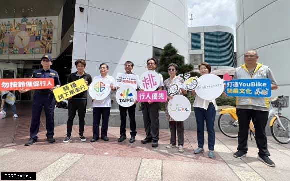 雙北市、桃園市呼籲行人共同遵守YouBike騎乘安全，七月起將實施違規記點。（圖：新北交通局提供）