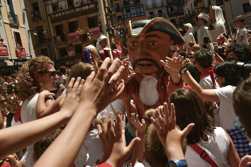 <p>Revellers gather around of one member of The ‘Comparsa de Gigantes y Cabezudos’ or the Parade of the Giants and Big Headsarade, on the last day at the San Fermin Festival, in Pamplona, northern Spain, July 14, 2017. (Photo: Alvaro Barrientos/AP) </p>