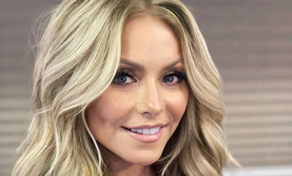 Kelly Ripa looks radiant in portrait