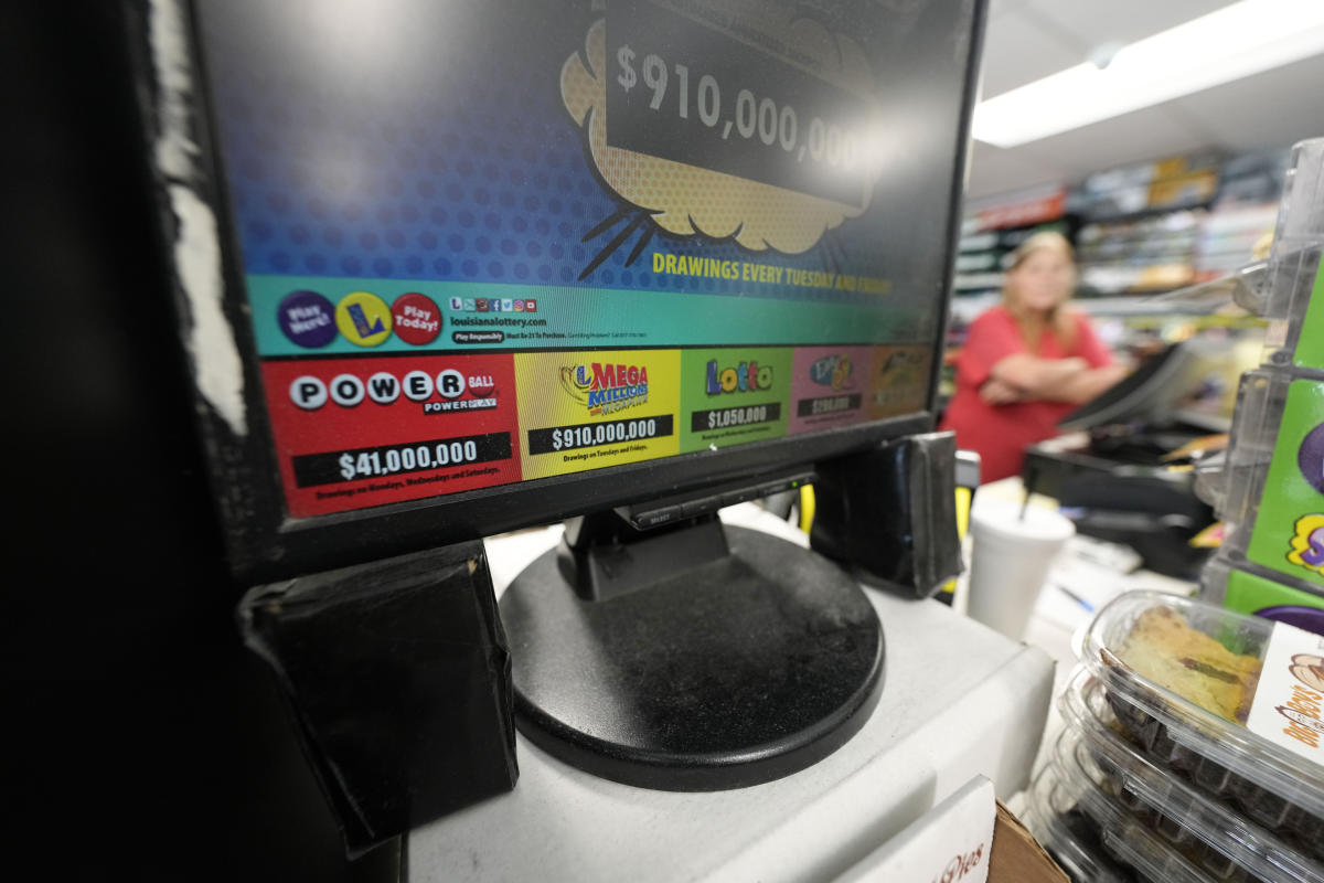 #Jackpot climbs to $1.05 billion