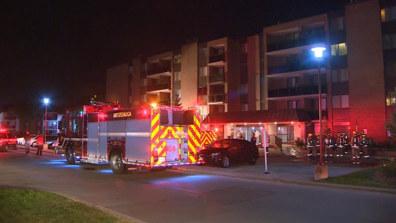 Mississauga apartment fire forces third floor residents out for 2 hours