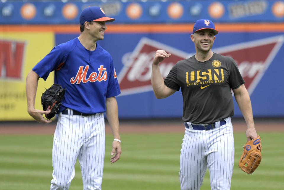 New York Mets' David Wright, right, walks off the field with Jacob deGrom, left, after playing in a simulated baseball game Saturday, Sept. 8, 2018, in New York. (AP Photo/Bill Kostroun)