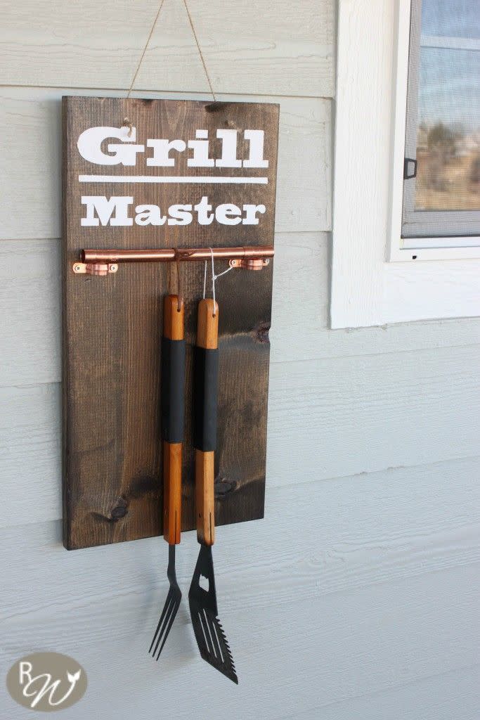 30) Hanging Grill Tool Display