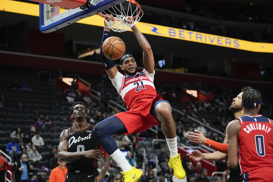 Washington Wizards center Daniel Gafford (21) dunks on Detroit Pistons center Jalen Duren (0) in the second half of an NBA basketball game in Detroit, Saturday, Jan. 27, 2024. (AP Photo/Paul Sancya)