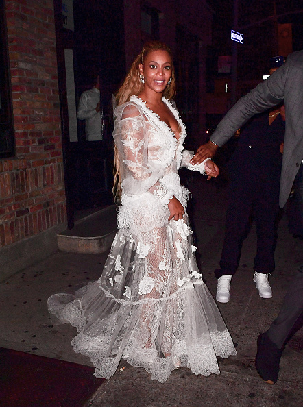 Beyoncé no se cambió más por la noche y se fue a las post fiestas con este traje.