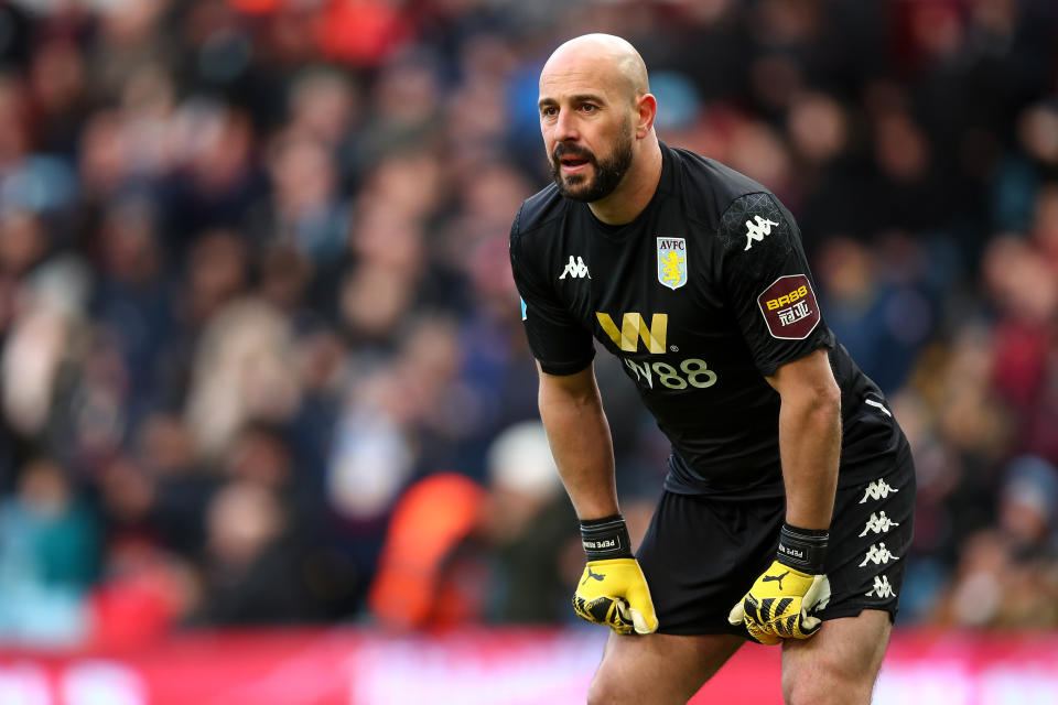 Pepe Reina en un partido con el Aston Villa esta temporada. (Foto: Robbie Jay Barratt / AMA / Getty Images).