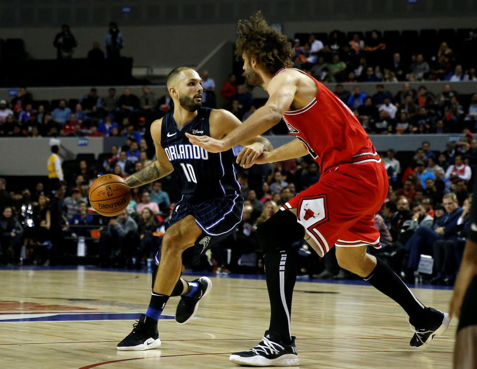 Evan Fournier y Robin Lopez. / Foto: Reuters