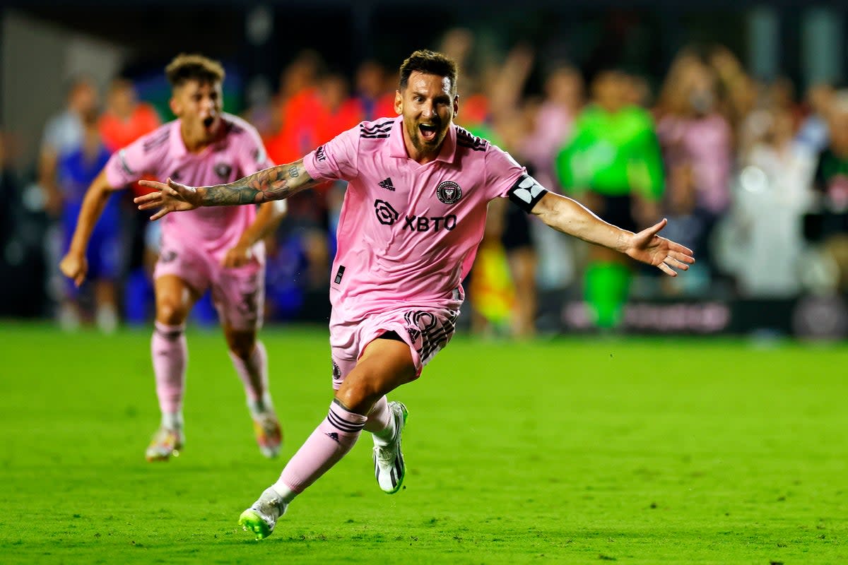 Lionel Messi celebra tras anotarle a Cruz Azul en la Leagues Cup (Getty Images)