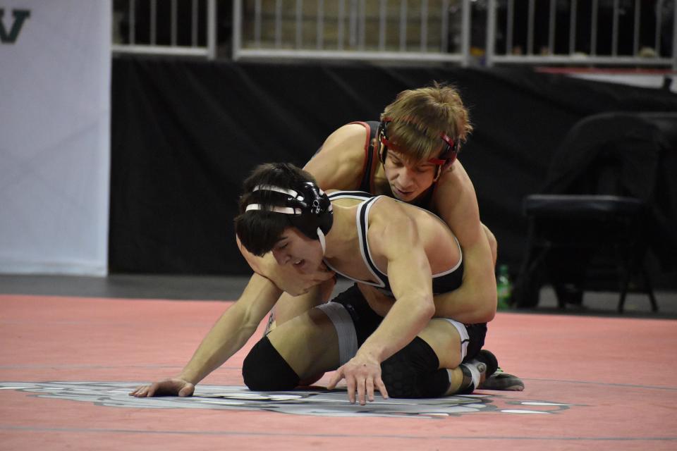 Edgewood's Cash Turner wrestles Brownsburg's Gavin Garcia at Semi-state on Feb. 12, 2022.