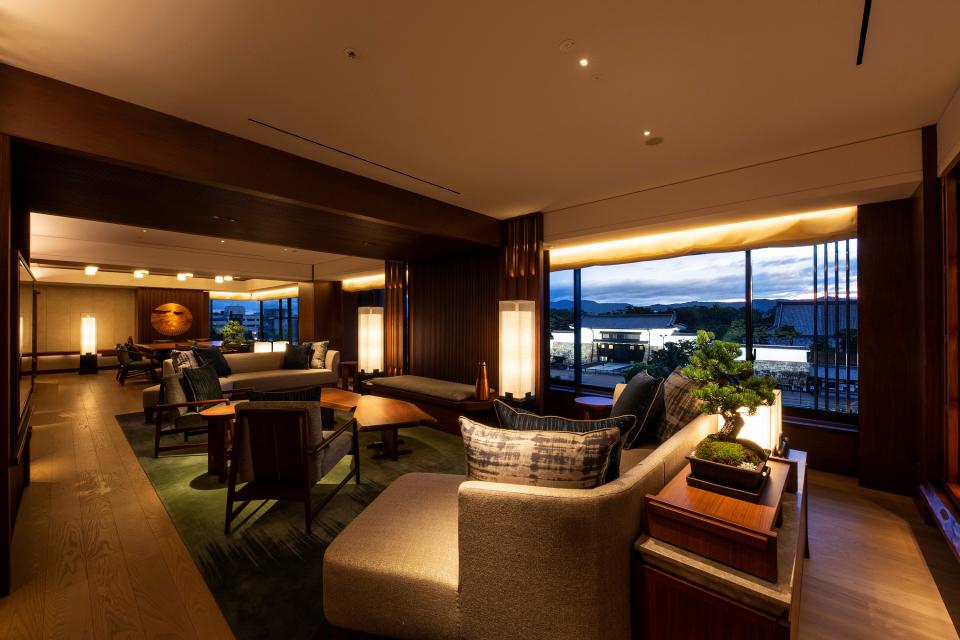 The presidential suite features Japanese teahouse–inspired interiors, with solid walnut, tatami, and kimono fabrics.