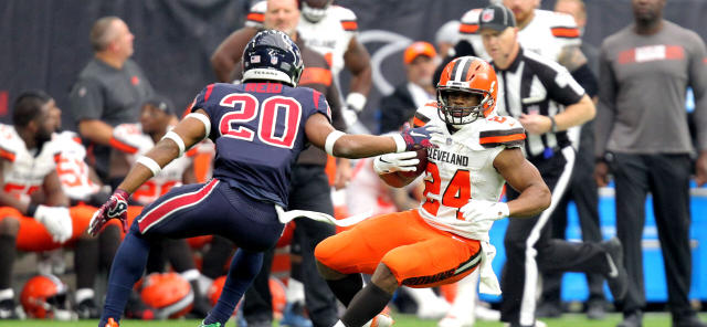 Browns RB Nick Chubb carted off field with serious knee injury