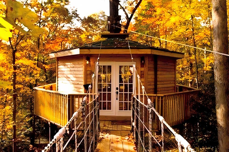 Exterior of Stunning Tree House Rental in the Forest near Beckley, West Virginia